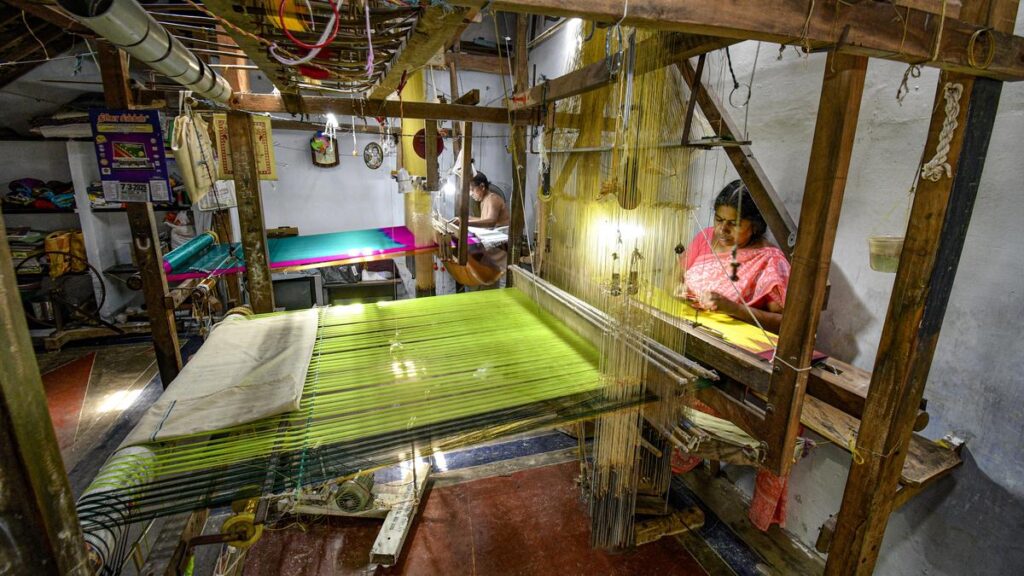 Handloom weavers in Thirubhuvanam hit by rising price of zari thread